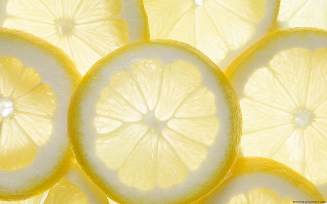 3 Ways you can use Lemon to help you clean your bathroom