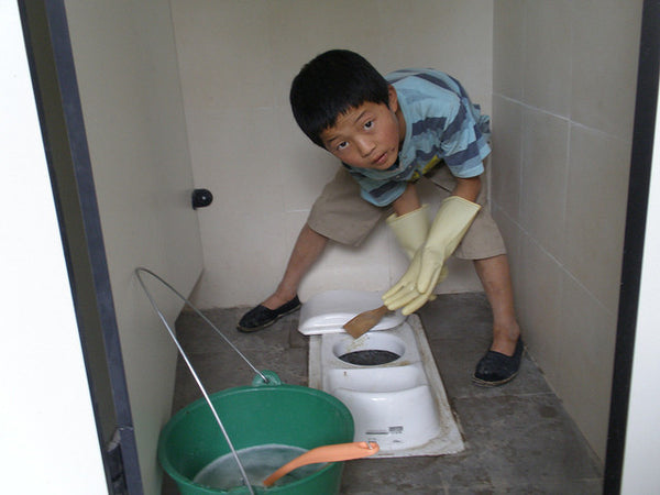 Get your toilet clean like your mom taught you to by using ingredients you already have like baking soda